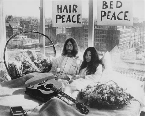 john lennon naked|The story behind John Lennon and Yoko Onos banned nude。